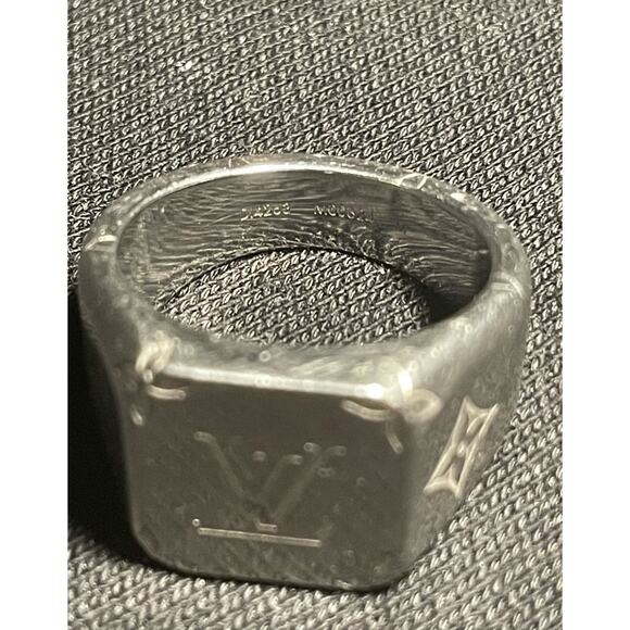 Louis Vuitton Monogram Signet ring - Picture 3 of 9